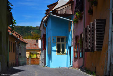 The colorful streets of Sighisoara by AlecsPS