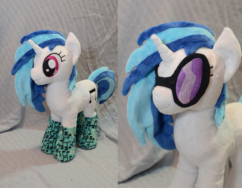 DJ Pon3 with Socks