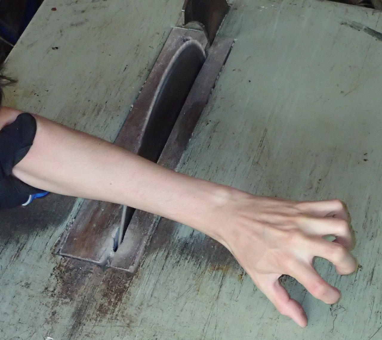 Forearm cutting by a buzzsaw by Jedlymara on DeviantArt