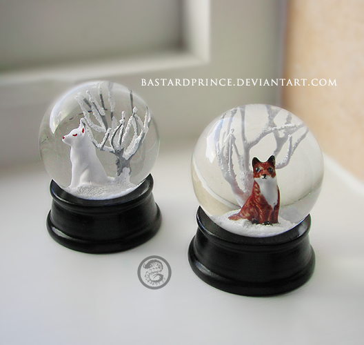 : pair of little kitsune snowglobes :