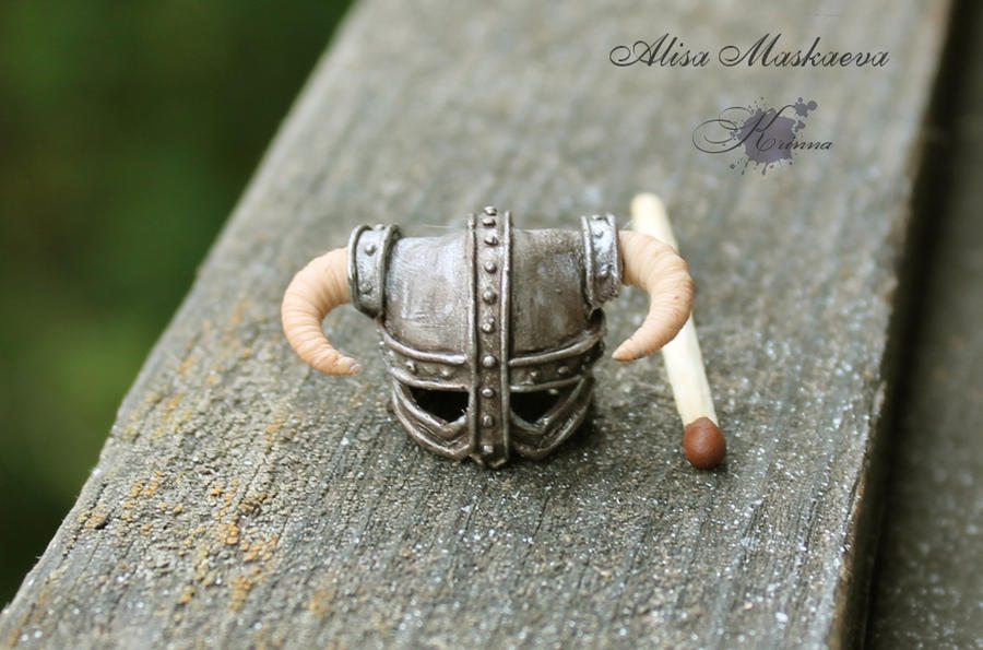 Miniature Dovahkiin's helmet from polymer clay 3