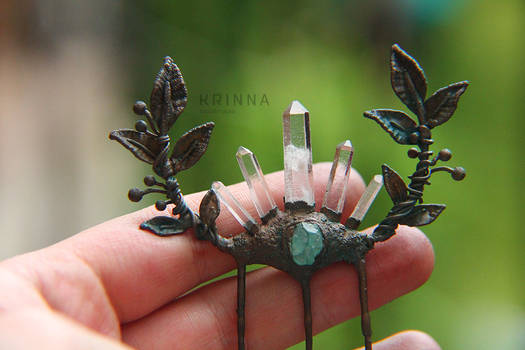 Crystal quartz point and apatite hair comb