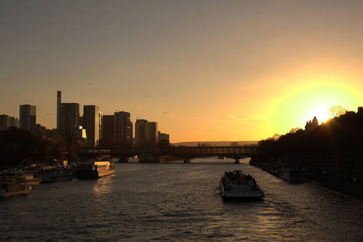 La Seine, sunset on an automn day