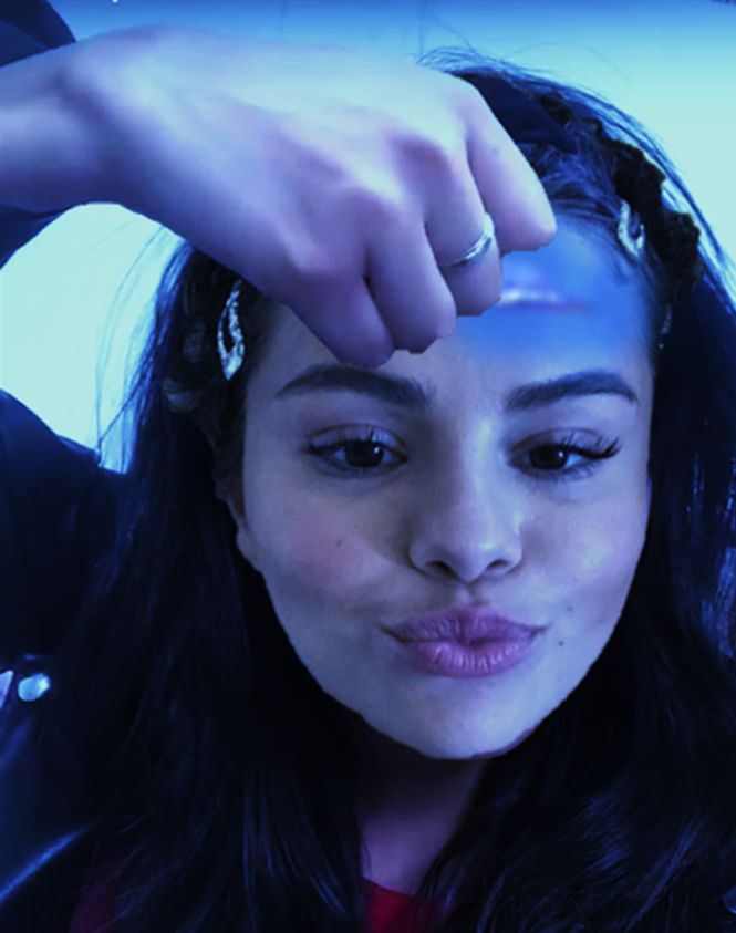 Selena Gomez unzips 2 by Slitheen111 on DeviantArt