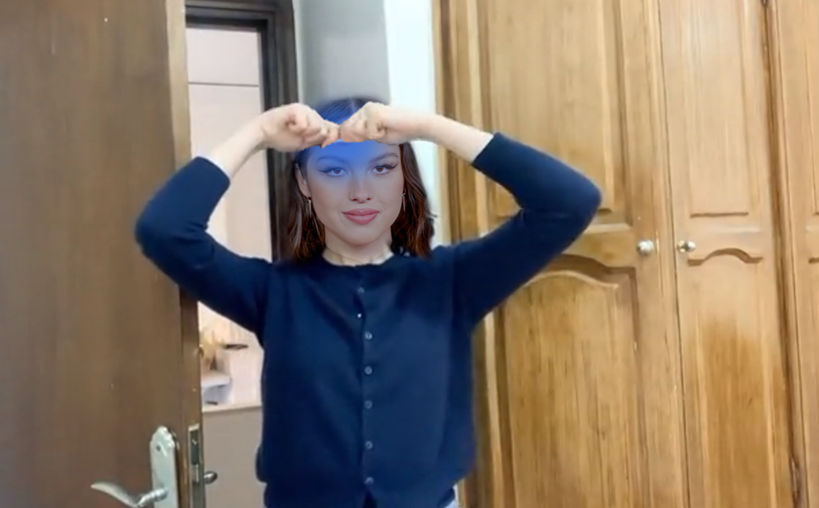 Olivia Rodrigo Slitheen unzipping 2 by Slitheen111 on DeviantArt