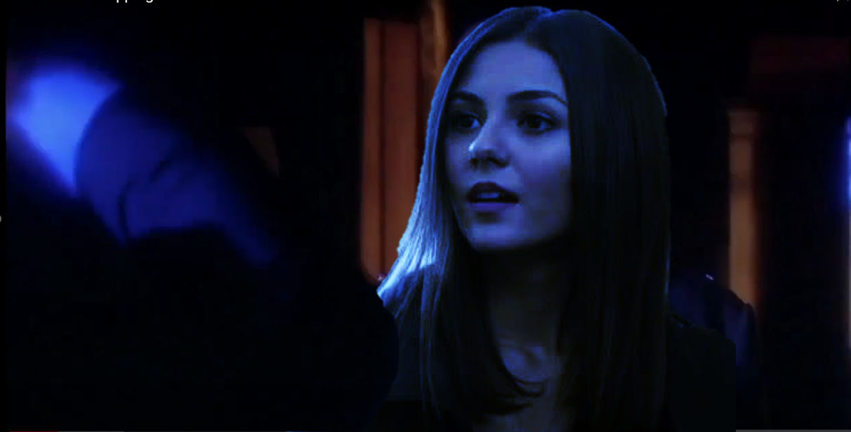 Slitheen unzip in front of Victoria Justice by Slitheen111 on DeviantArt