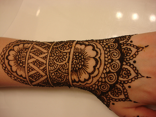 henna arm