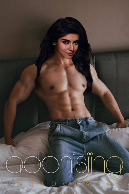 Yosh qiz ozini kameraga suratga olmoqda Porno onlayn