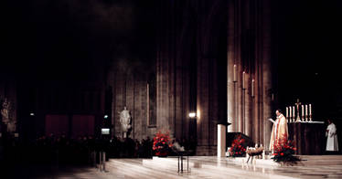 Paris: Le pretre de Notre Dame