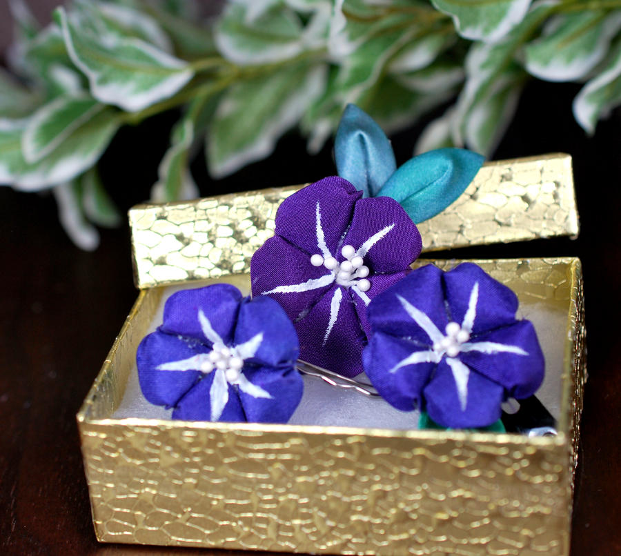 Kanzashi. Morning glory boby pins