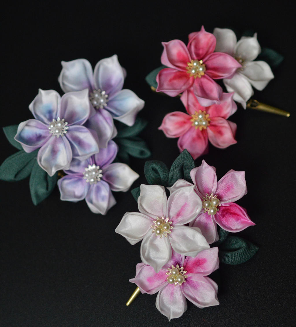 Shades of Azaleas tsmami zaiku. Kanzashi clips