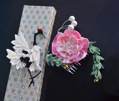 Peony and Dancing Crane Kanzashi. Tsumami Zaiku.