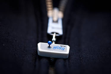 Arcade Stick Zipper pull