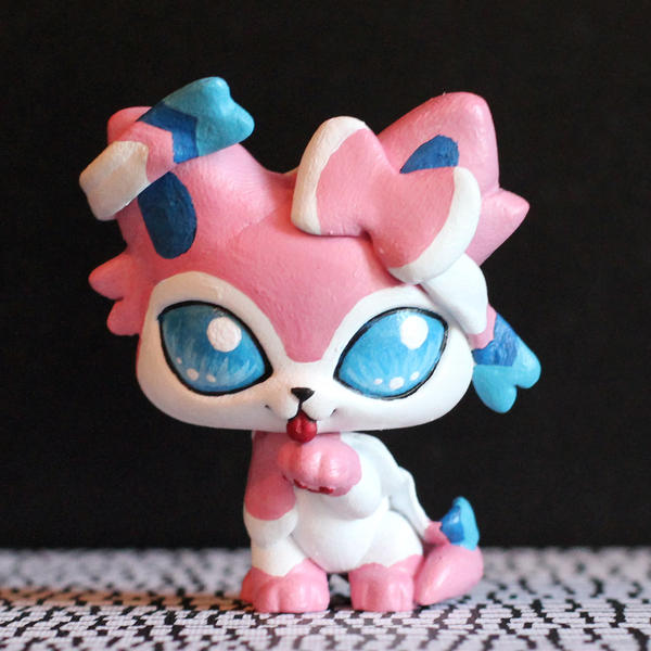 Sylveon Littlest Pet Shop custom, version 2