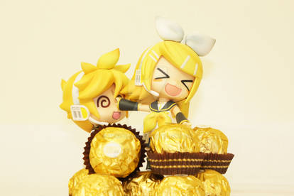 Rin, Len and Ferrero Rocher