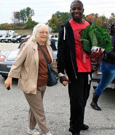 Gucci mane helping old lady out with groceries by zachmilton on