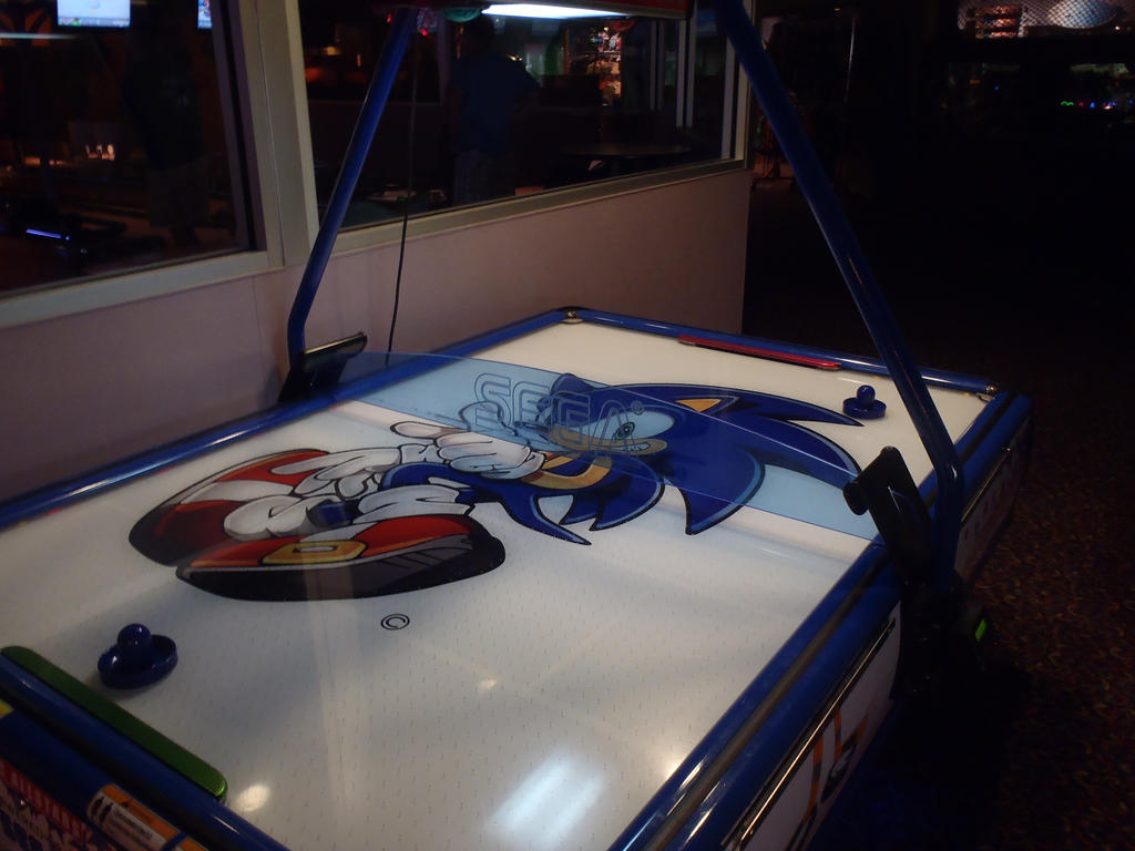 Sonic air hockey