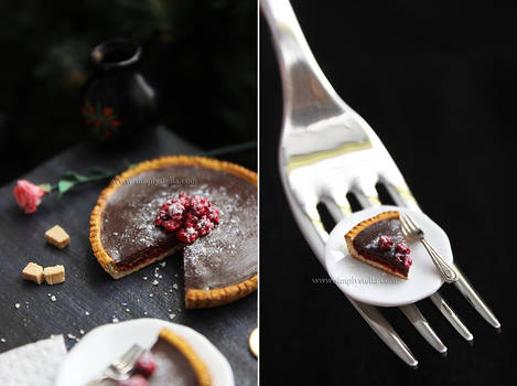 Miniature 'Chocolate tart with raspberries' - 1