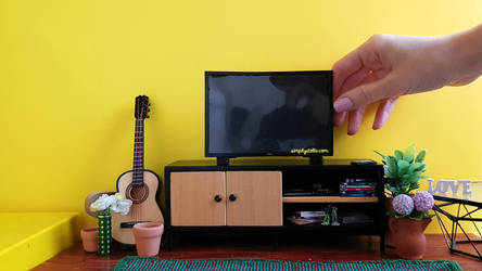 Miniature TV for Barbie dolls (DIY Tutorial )