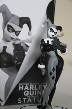 Harley Quinn Black and White Statue