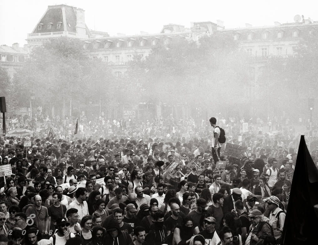 Facing the crowd by StoFF-1990