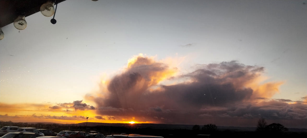 Sunsetting over the horizon