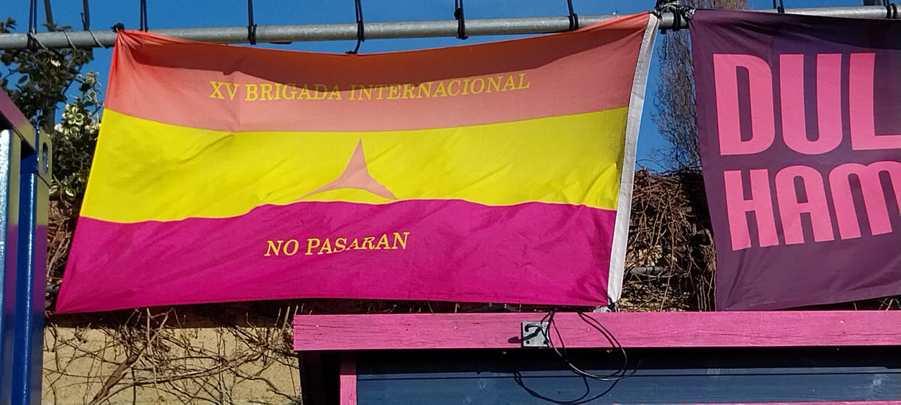 International brigade flag