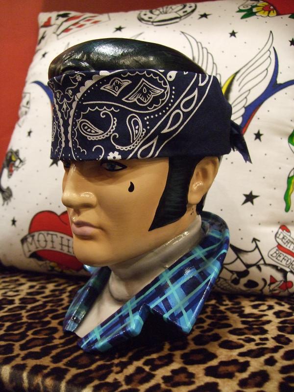 CHOLO ELVIS SIDEVIEW