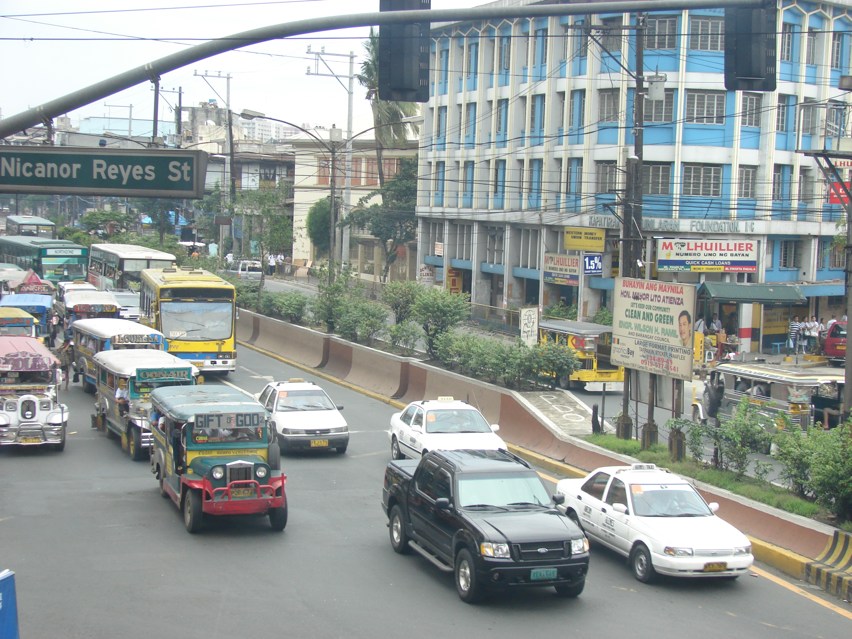 busy streets of manila 1