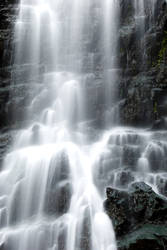 loknya waterfall