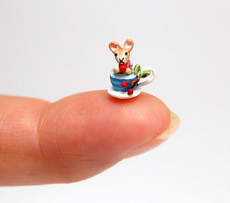 FINGERTIP MOUSE IN A TEA CUP