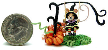 MOUSE PUMPKIN SWING TOY