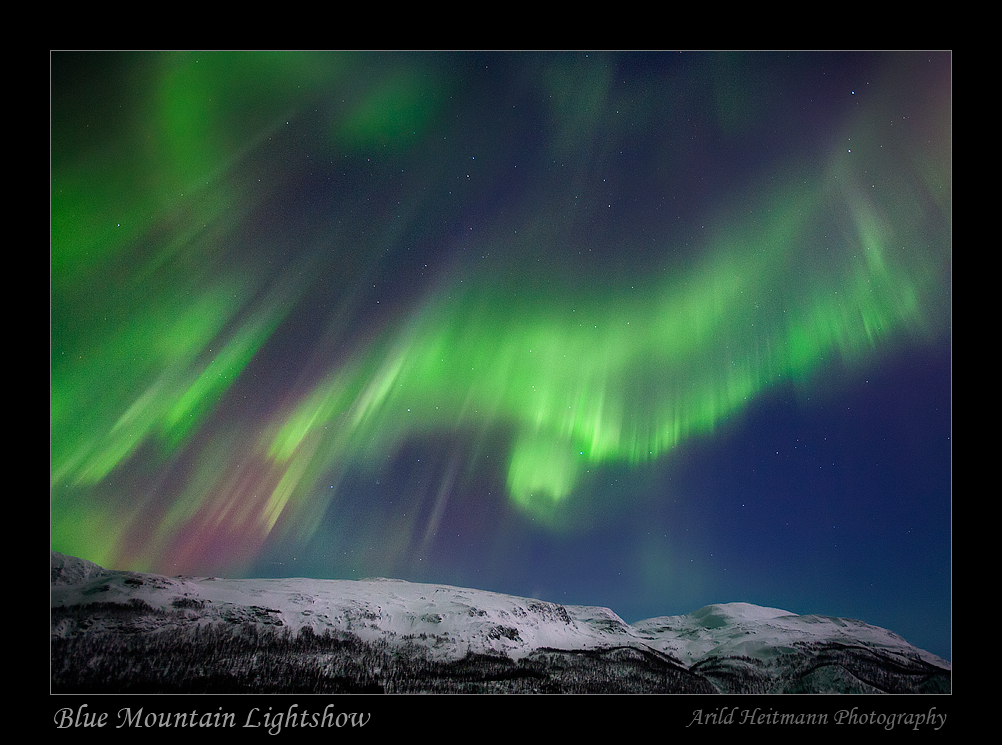 Blue Mountain Lightshow by uberfischer