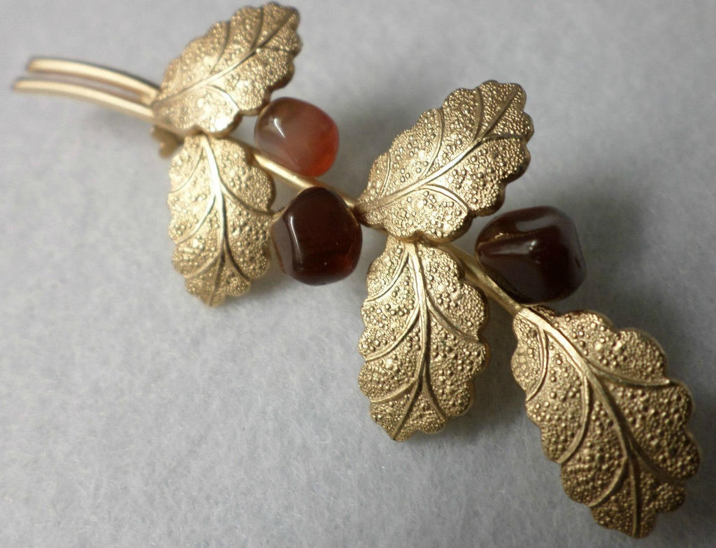 Vintage Gold-tone Autumn Berries Brooch