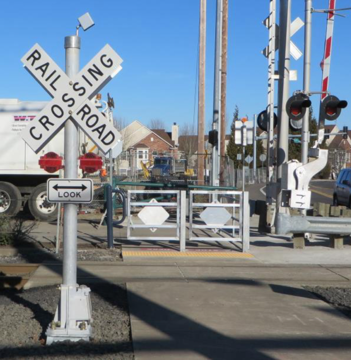Light Rail Pedestrian Railroad Crossing Signal by The-Highway-Railfan ...