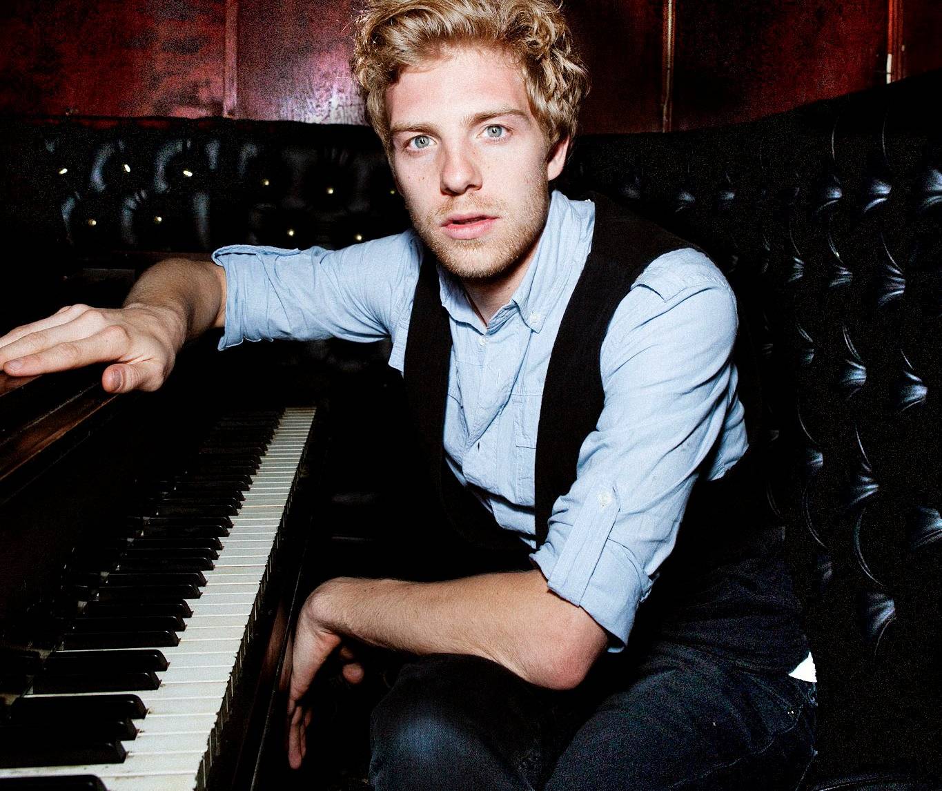 Andrew Belle - Piano Man