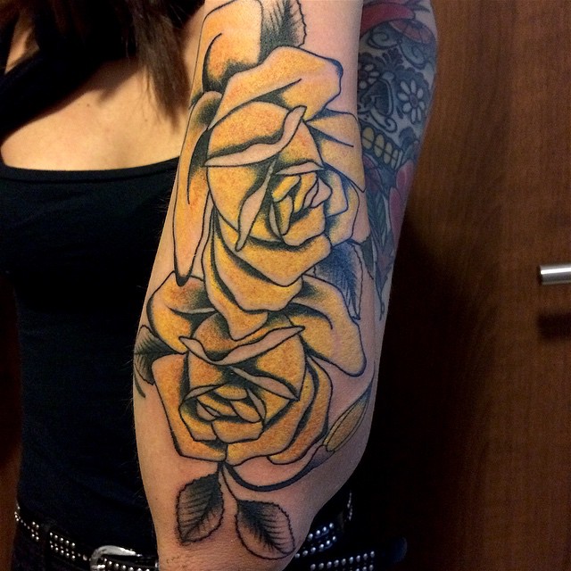 QUANTUM TATTOO MILANO - Traditional Roses