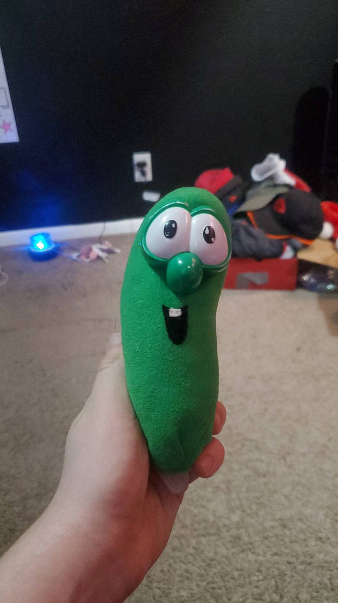 Larry the Cucumber by thomaslandry16 on DeviantArt