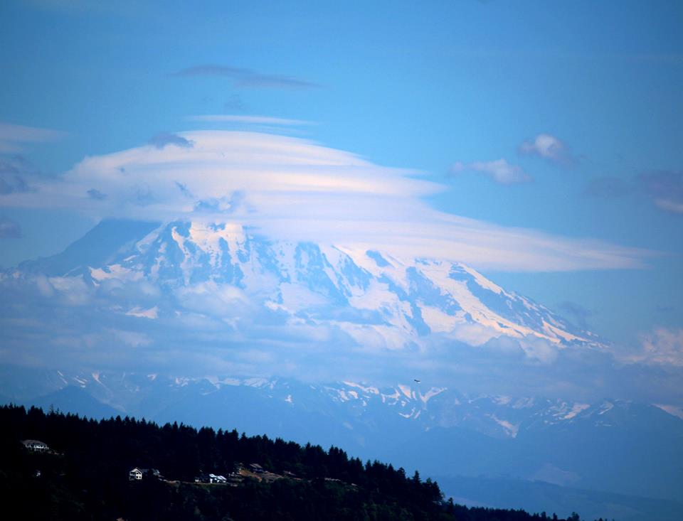 Lenticular Clouds over Mt Rainier by Caraut on DeviantArt