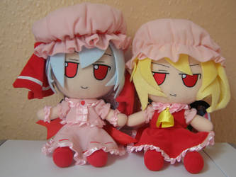 Flandre and Remilia Plushie