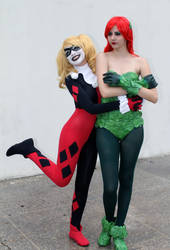 Harley Quinn and Poison Ivy Cosplay - Batman TAS