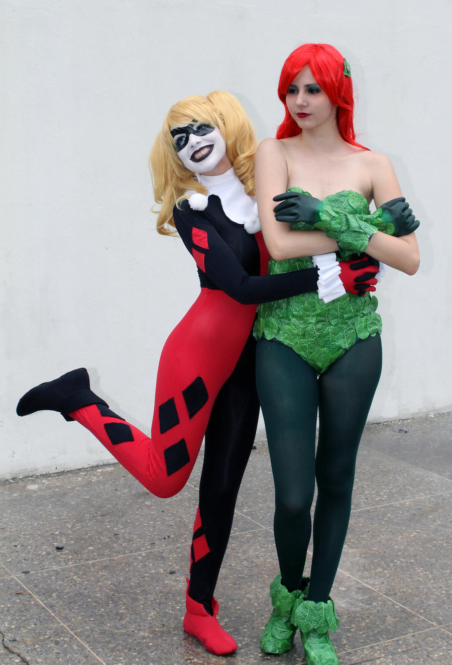 Harley quinn and poison ivy cosplay