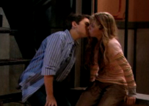 Sam and Freddie kiss