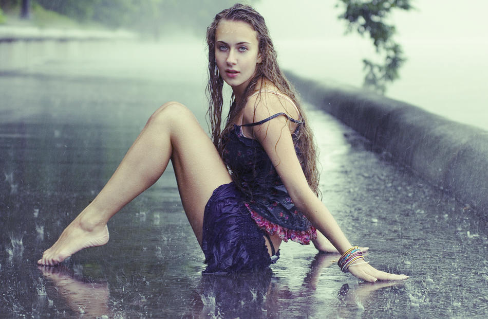 Мокрые сестренки. Девушка под дождем. Девушка дождь. Красивая девушка дождь.