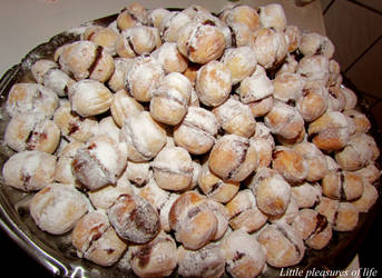 Romanian sweet nuts