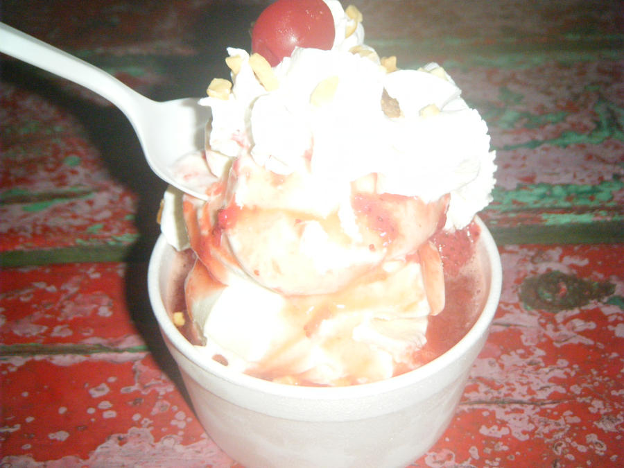 BIGGEST strawberry sundae