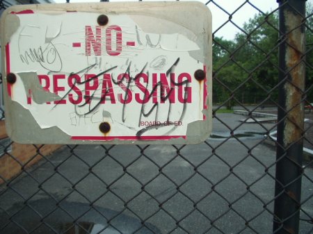 no tresspassing