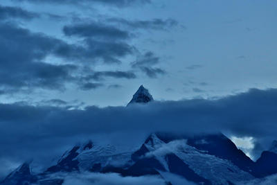 MianCiMu Peak in the blue blue Dusk of August