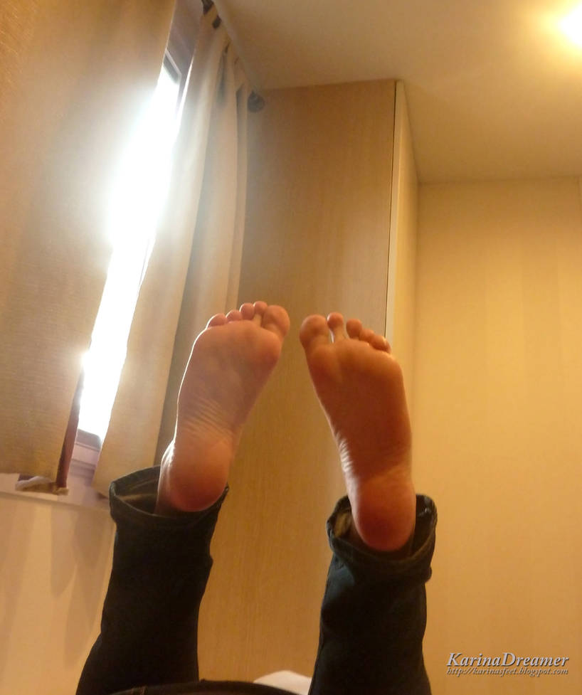 Girlfriends feet. Karina Dreamer. Toes selfie.