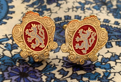 The cufflinks with the bohemian lion